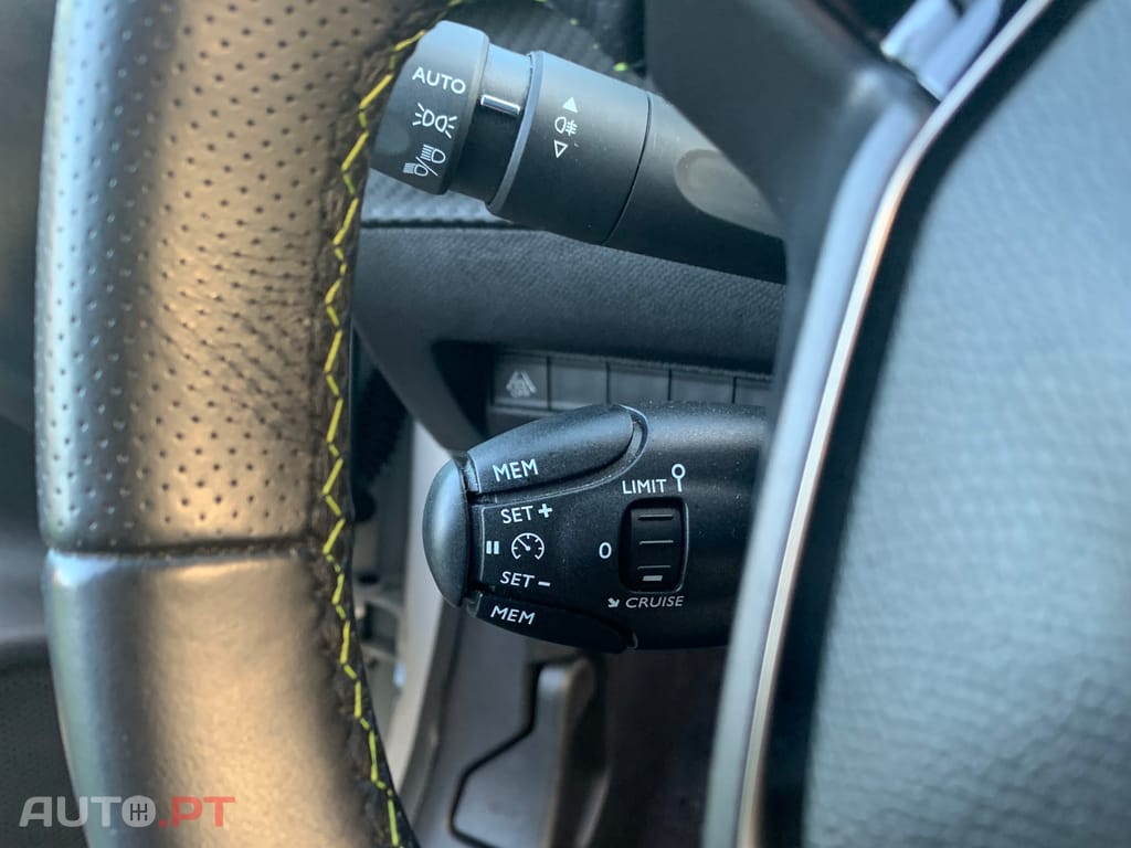 Peugeot E-208 GT