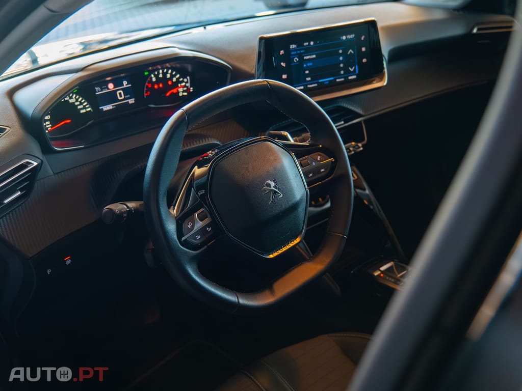 Peugeot 208 1.2 PureTech Allure EAT8