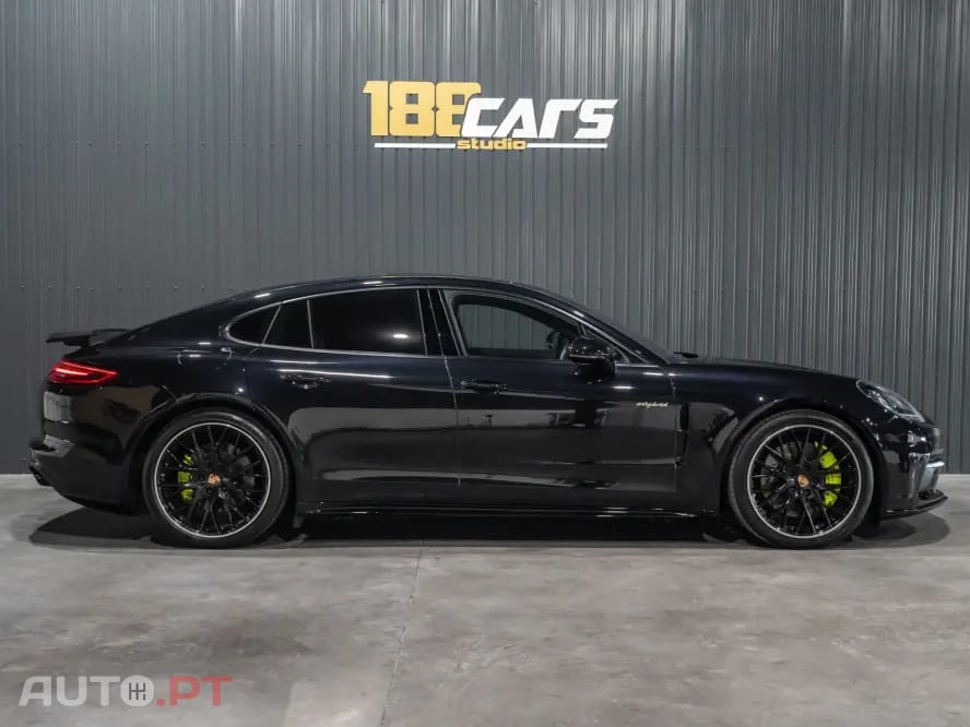 Porsche Panamera 4 E-Hybrid Platinum Edition
