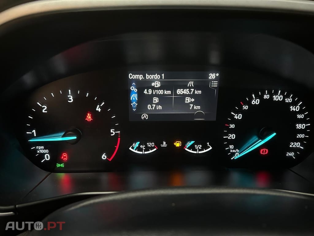 Ford Focus 1.5 TDCi EcoBlue Active — fotografia 13