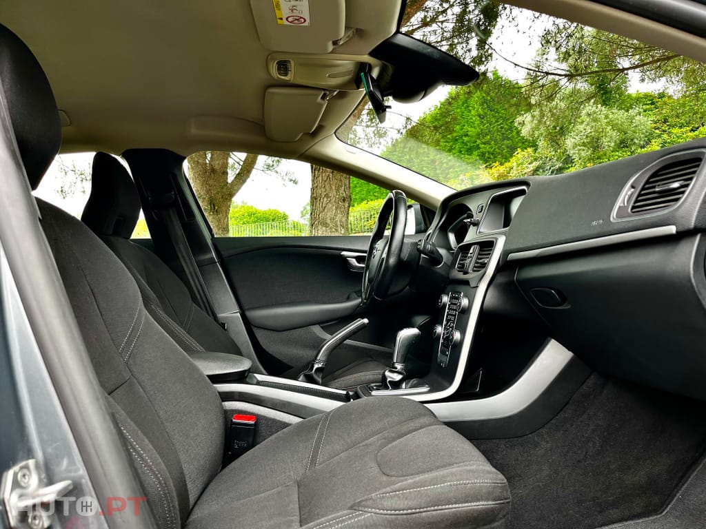 Volvo V40 D2