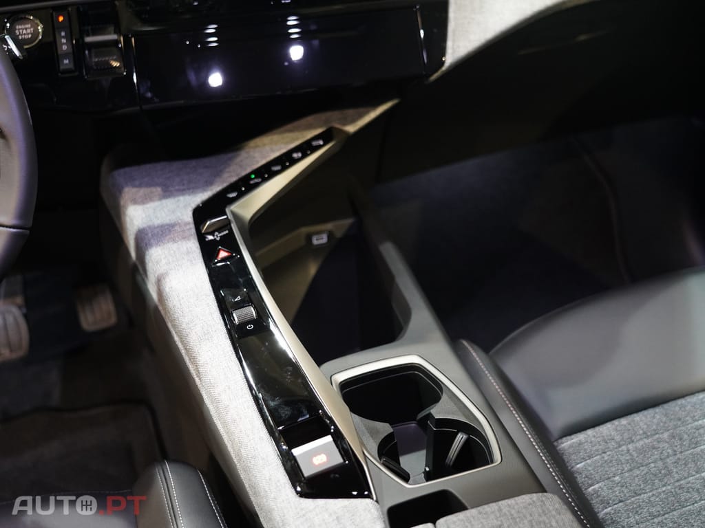 Peugeot 3008 1.2 Hybrid Allure e-DCS6