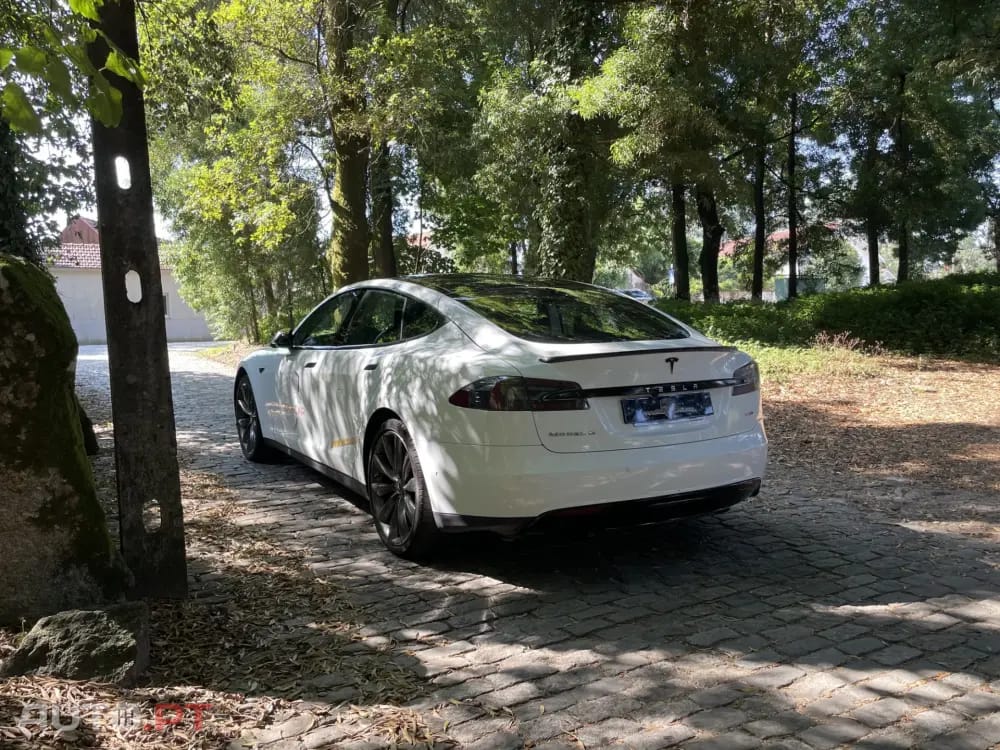 Tesla Model S 90D