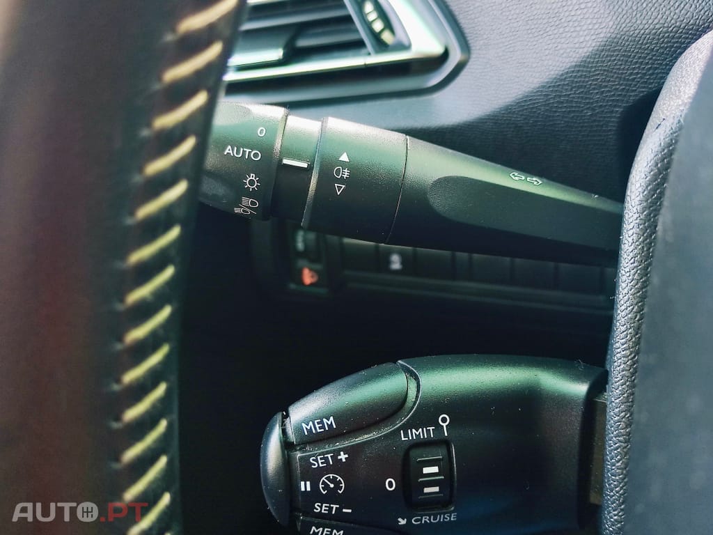 Peugeot 308 1.5 BlueHDi Business Line