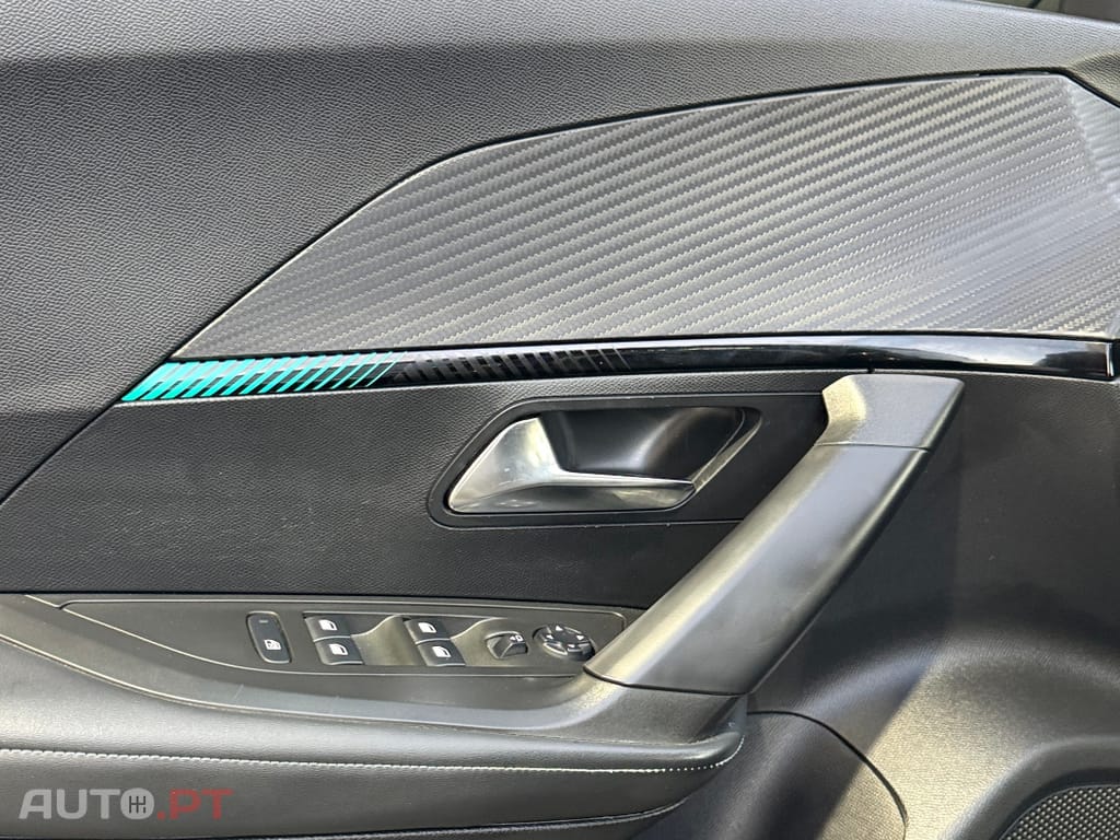 Peugeot E-2008 50 kWh Allure Pack - IVA Dedutivel !!!