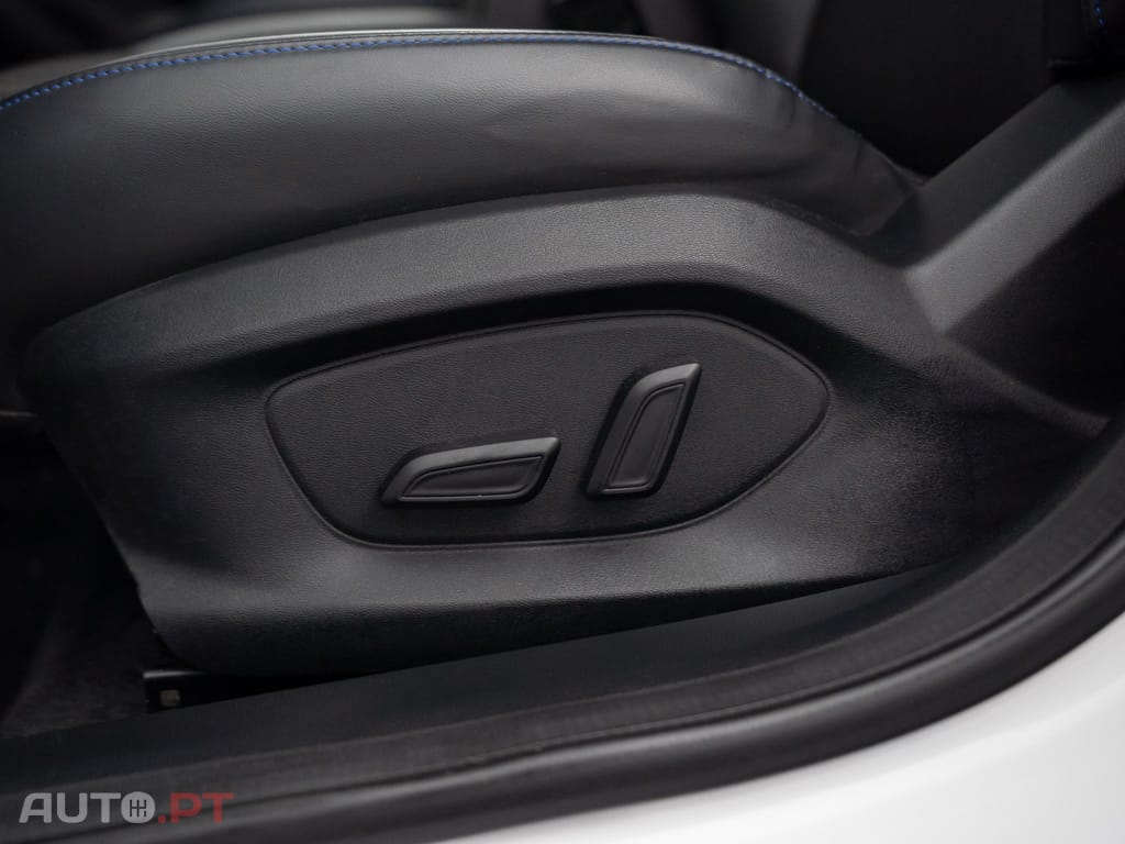 MG MG4 77 kWh Extended Range Luxury