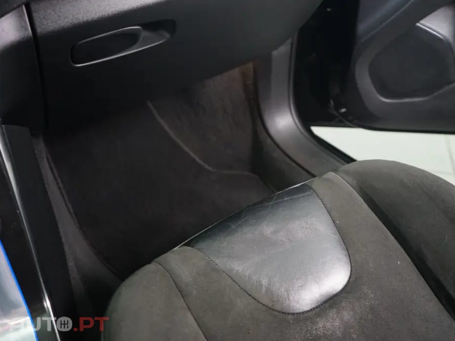 Volvo V40 1.6 D2 R-Design Momentum