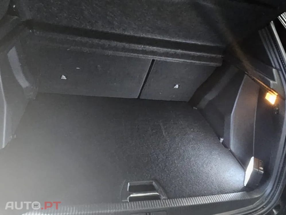Peugeot E-2008 50 kWh Allure Pack