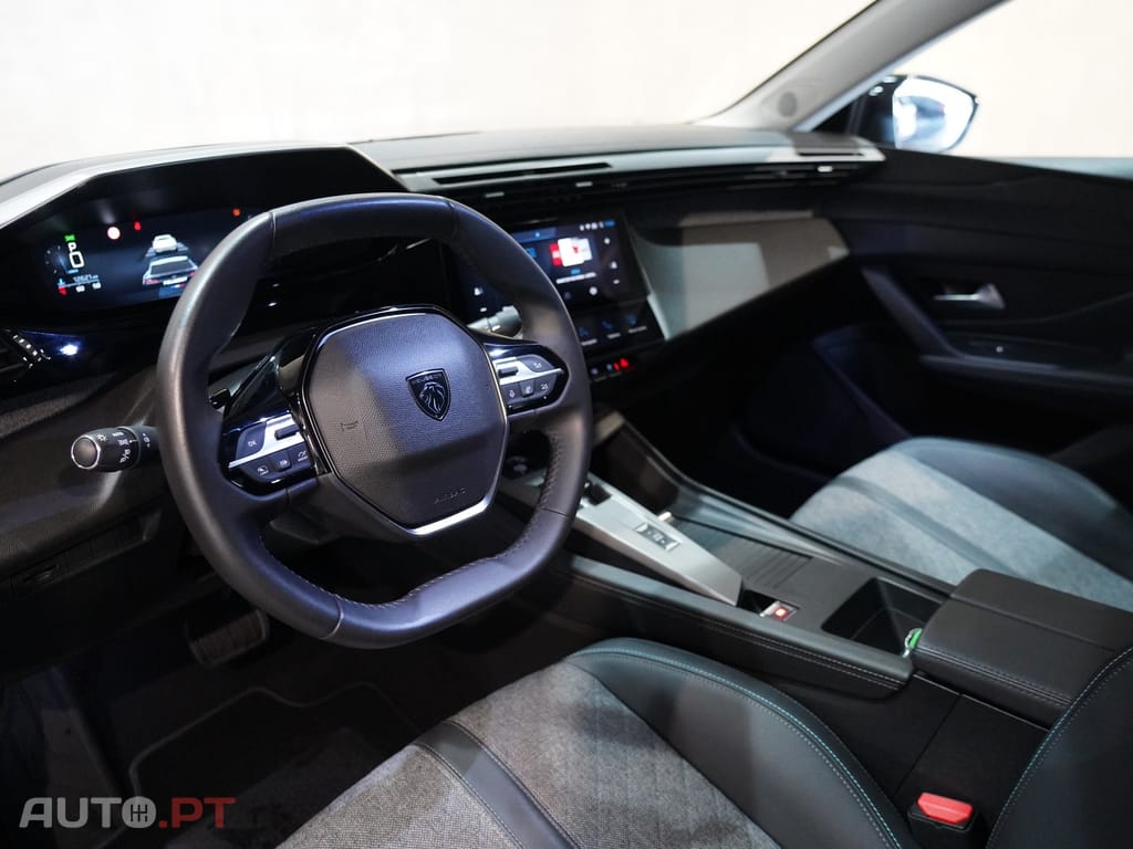 Peugeot 408 1.2 PureTech Allure EAT8