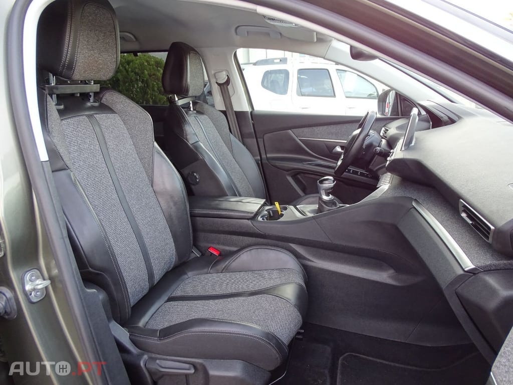 Peugeot 5008 1.5 BlueHDi Allure