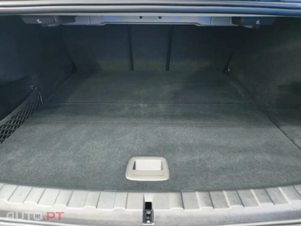 BMW 330 e Pack Desportivo M Pro Auto