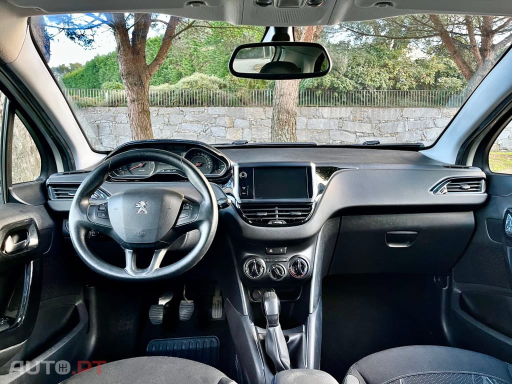 Peugeot 208 ..
