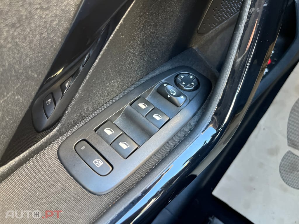 Peugeot 2008 1.5 BlueHDi Signature