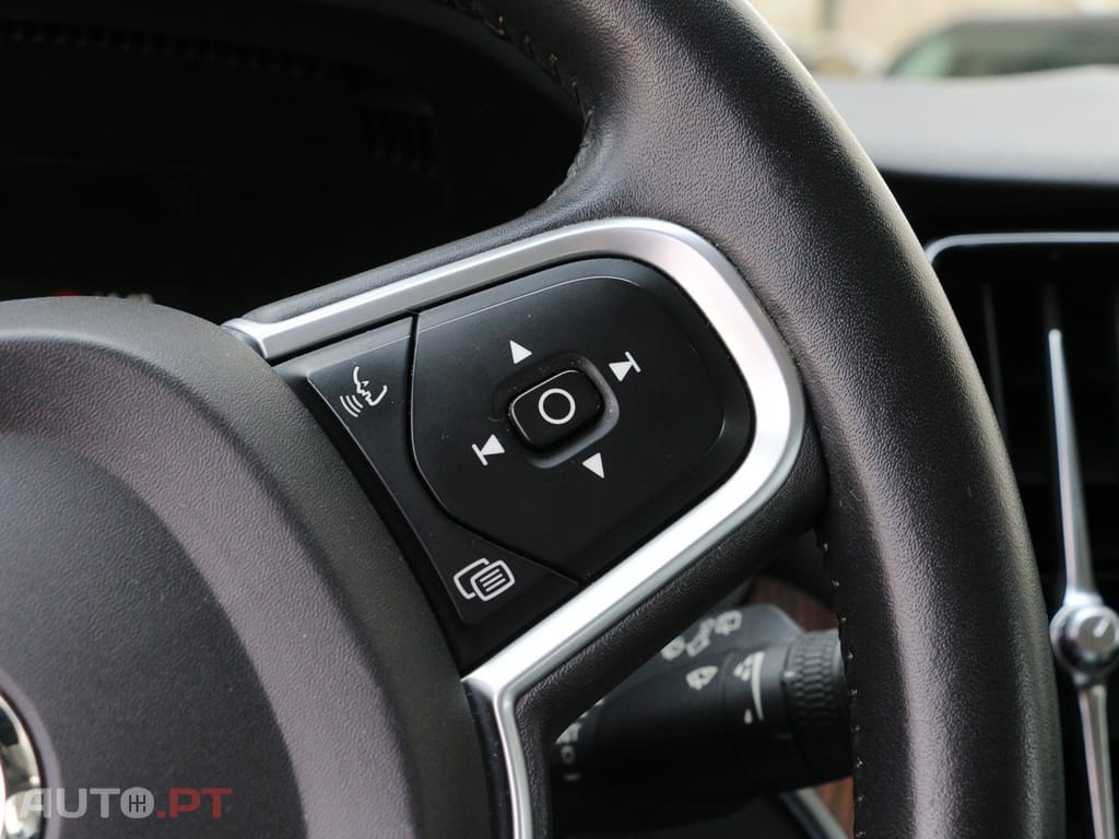 Volvo XC60 2.0 T8 PHEV Momentum AWD