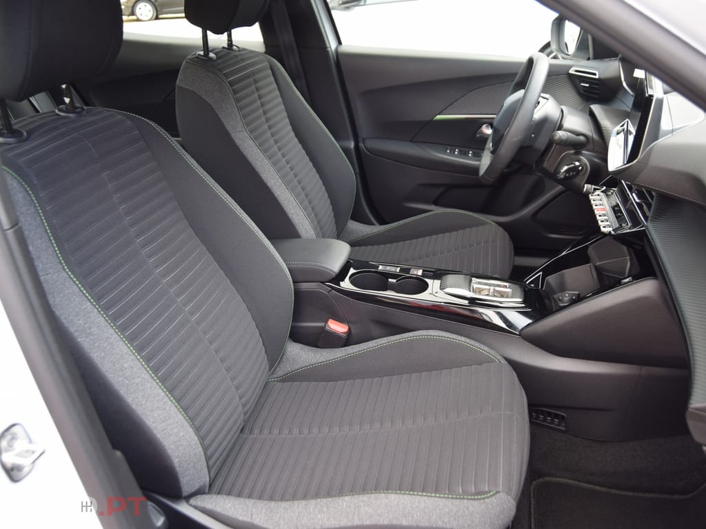 Peugeot E-2008 54 kWh Active EAT8
