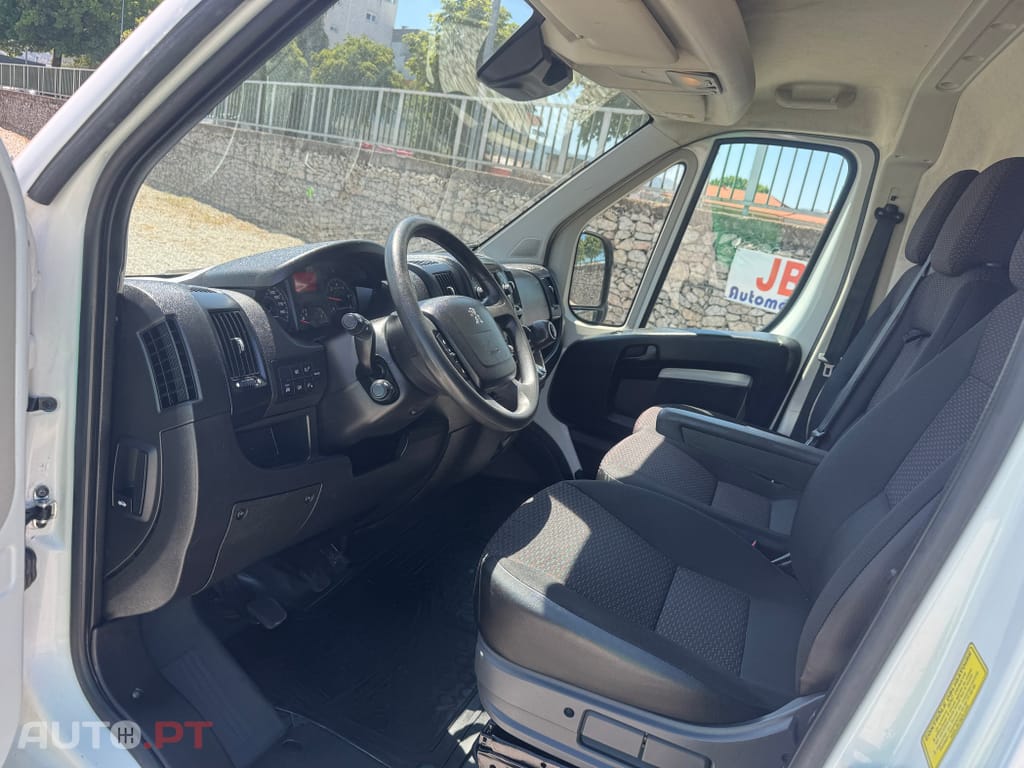 Peugeot Boxer 2.2 BlueHDi 330 L2H2 Premium