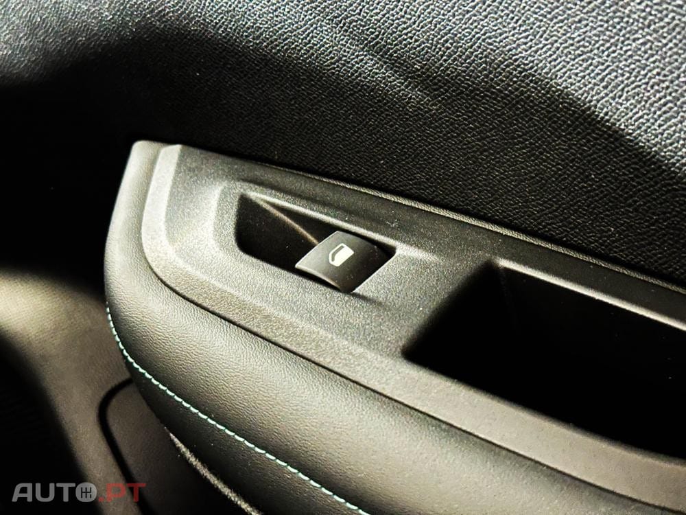 Peugeot E-2008 50 kWh Allure Pack