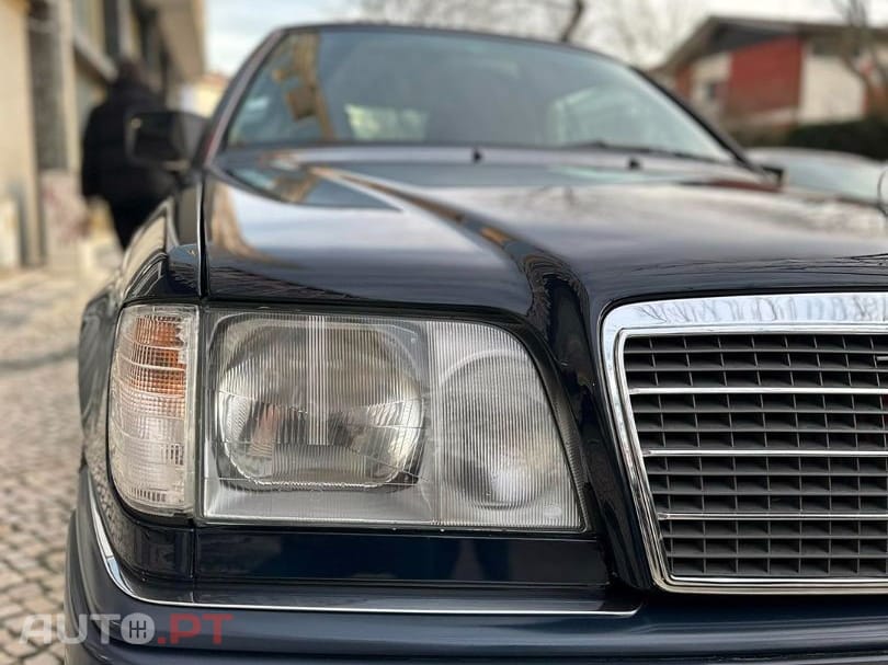 Mercedes-Benz 300 CE-24 Cabriolet