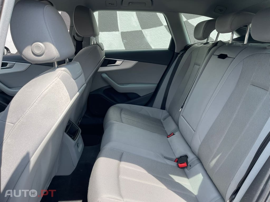 Audi A4 Avant 30 TDI Advanced S tronic