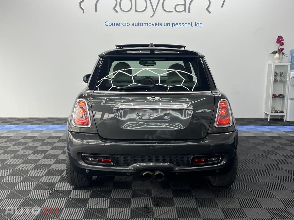 MINI Cooper John Cooper Works