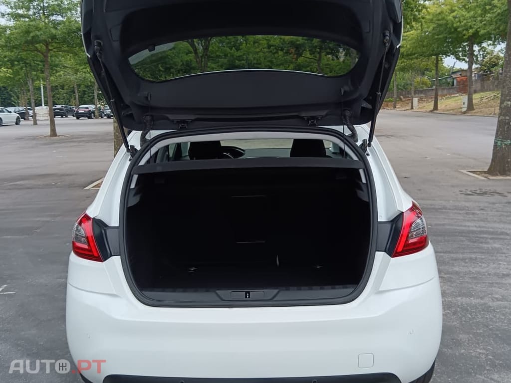 Peugeot 308 1.2 PureTech Allure EAT8