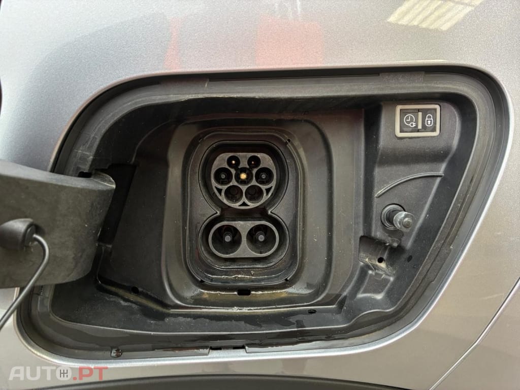 Peugeot E-2008 50 kWh Active Pack