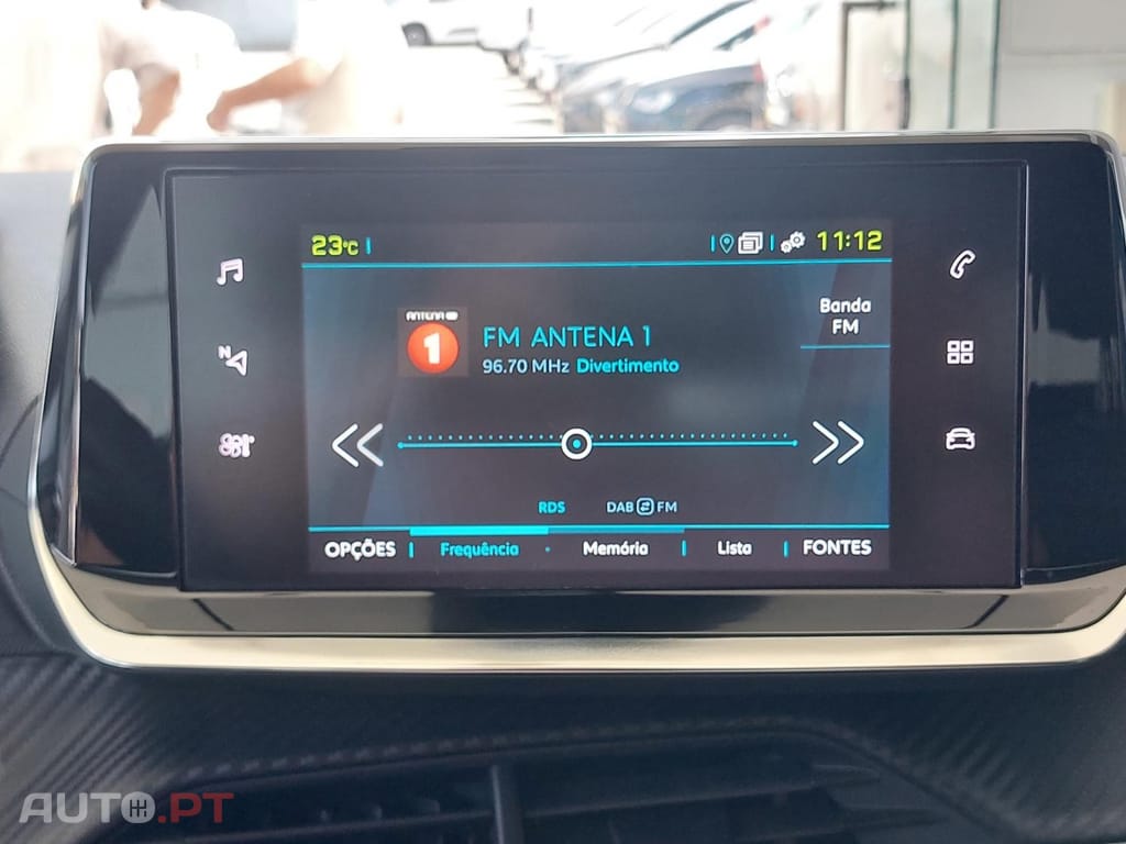 Peugeot E-2008 50 kWh Active Pack