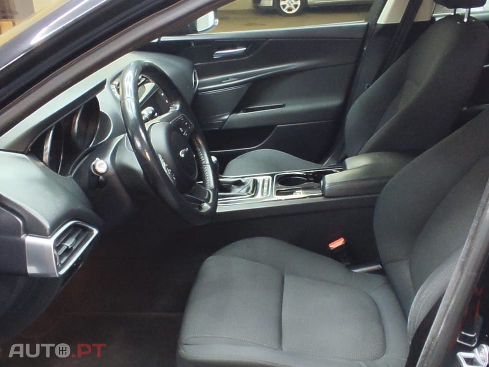 Jaguar XE 2.0 D Prestige