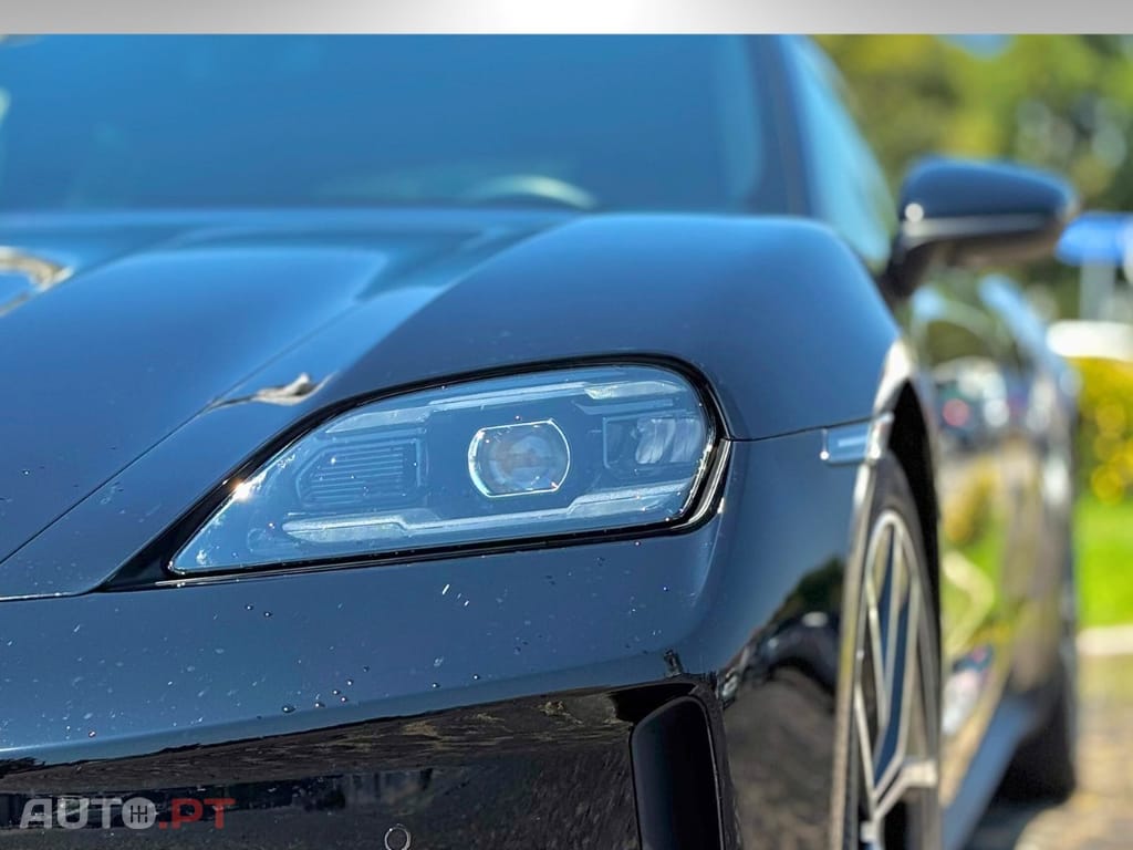 Porsche Taycan Outros