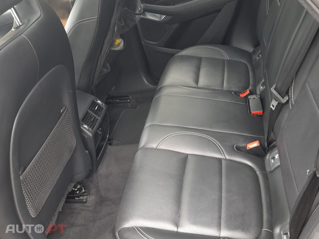 Jaguar E-Pace P300
