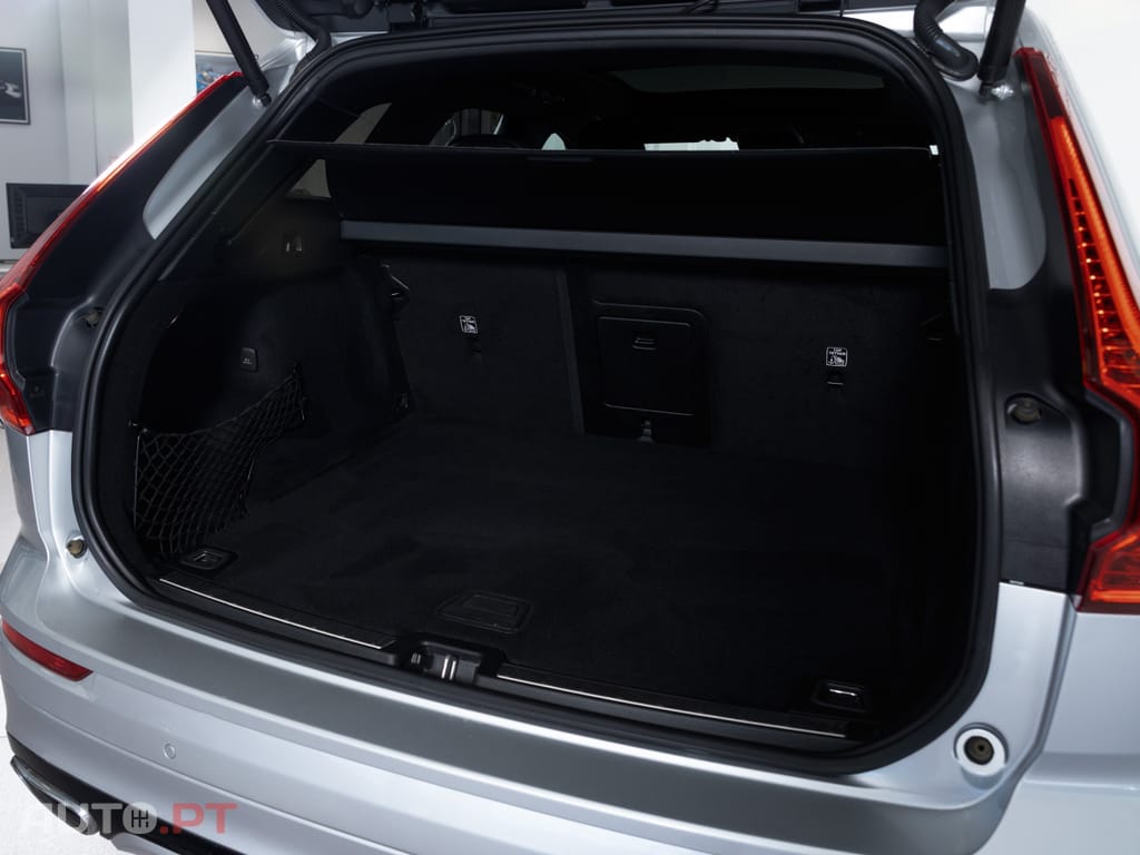 Volvo XC60 2.0 D4 R - Design