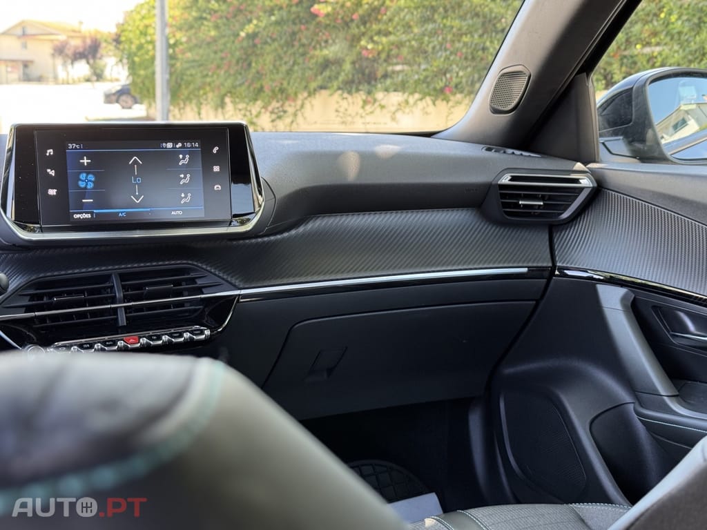 Peugeot 2008 PureTech 100 Allure