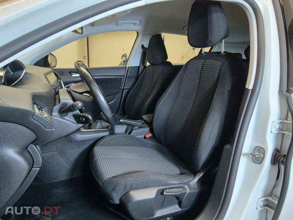 Peugeot 308 1.5 BlueHDI Business Line