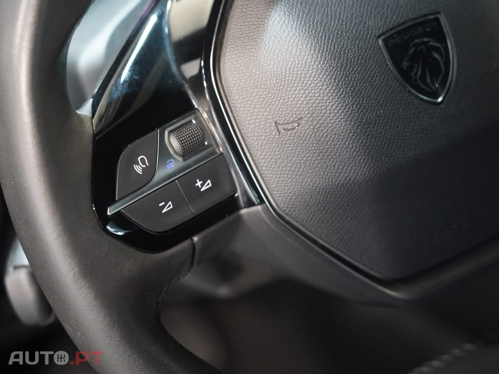 Peugeot 2008 1.2 PureTech Allure