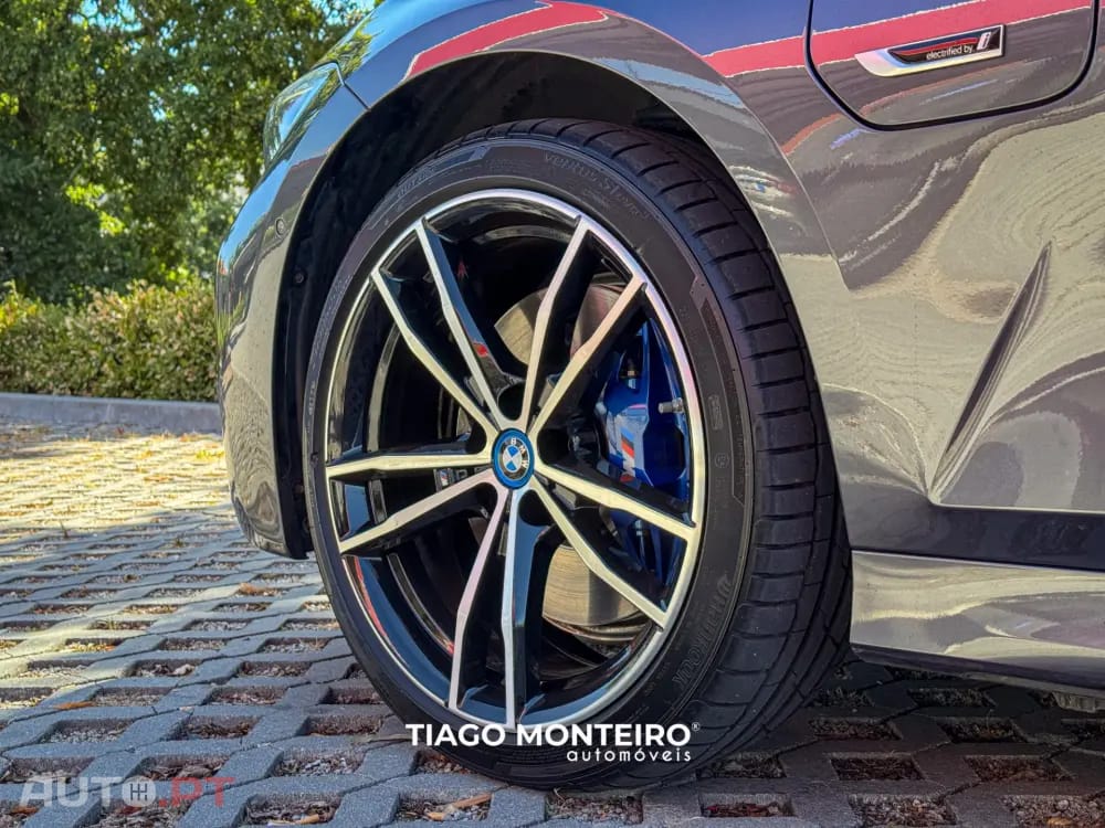 BMW 330 e Pack Desportivo M Auto