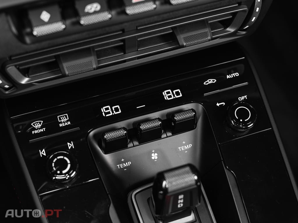 Porsche 992 Carrera 4 GTS PDK