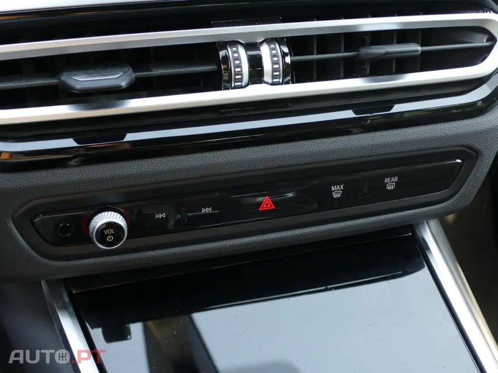BMW 330 e Pack Desportivo M Auto