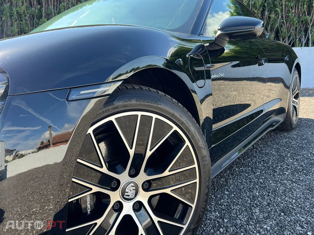Porsche Taycan 4S