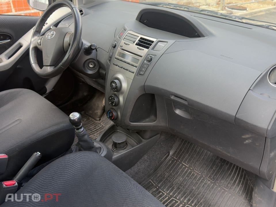 Toyota Yaris 1.4 D-4D Comfort+AC+VSC — fotografia 6
