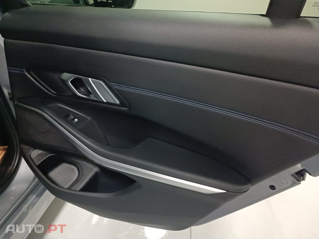 BMW 320 e Pack Desportivo M Auto