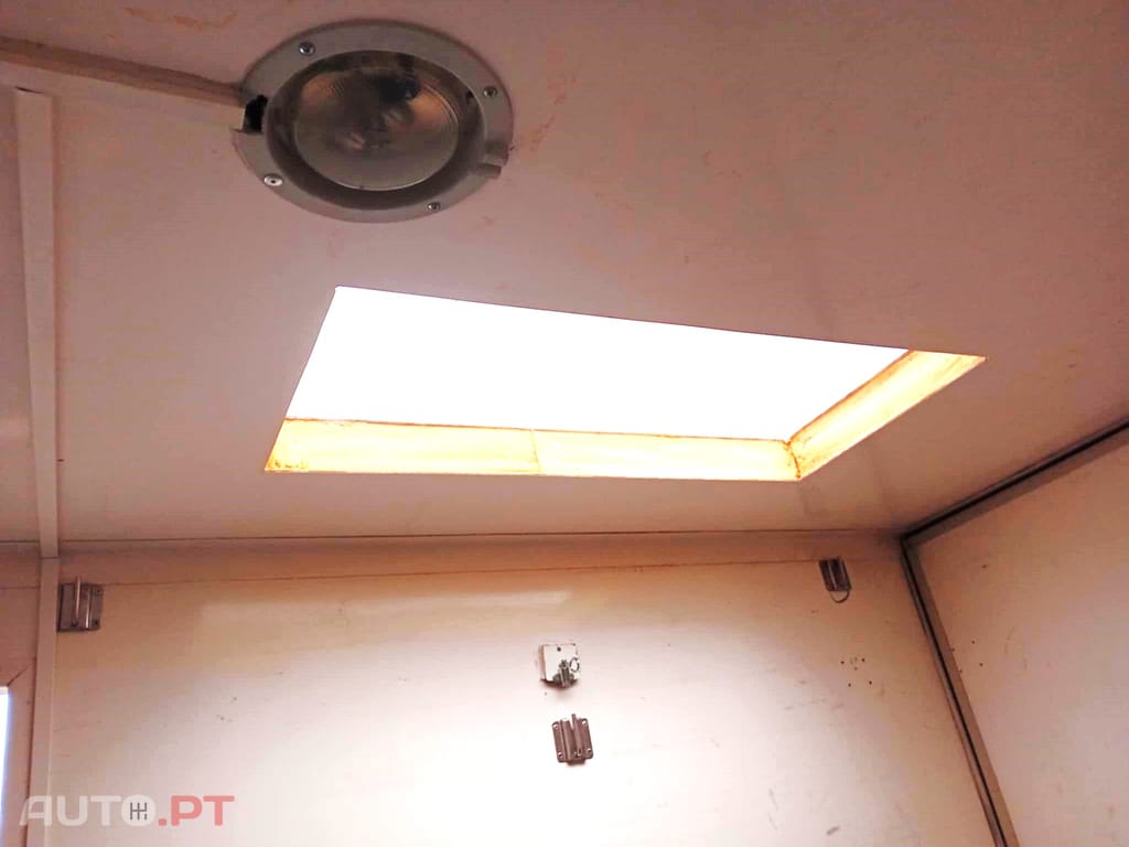 Renault Master 2.5 D 80HP Contentor de Fibra