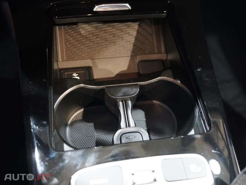 Mercedes-Benz A 250 e AMG Line