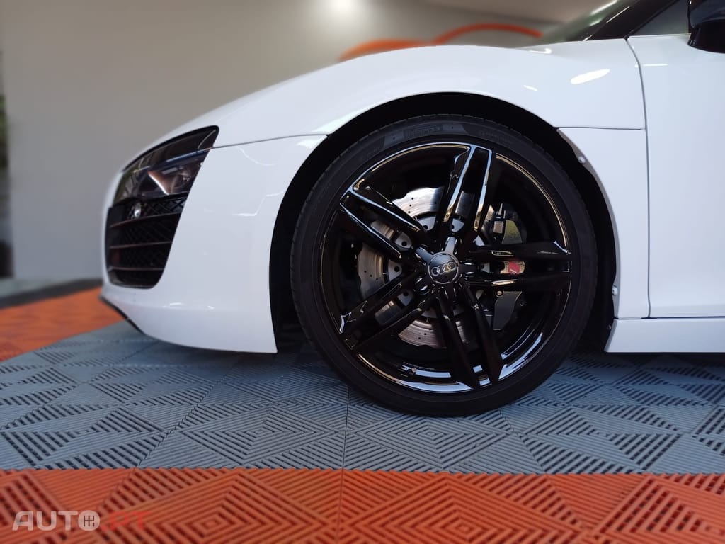 Audi R8 4.2 V8 quattro R tronic