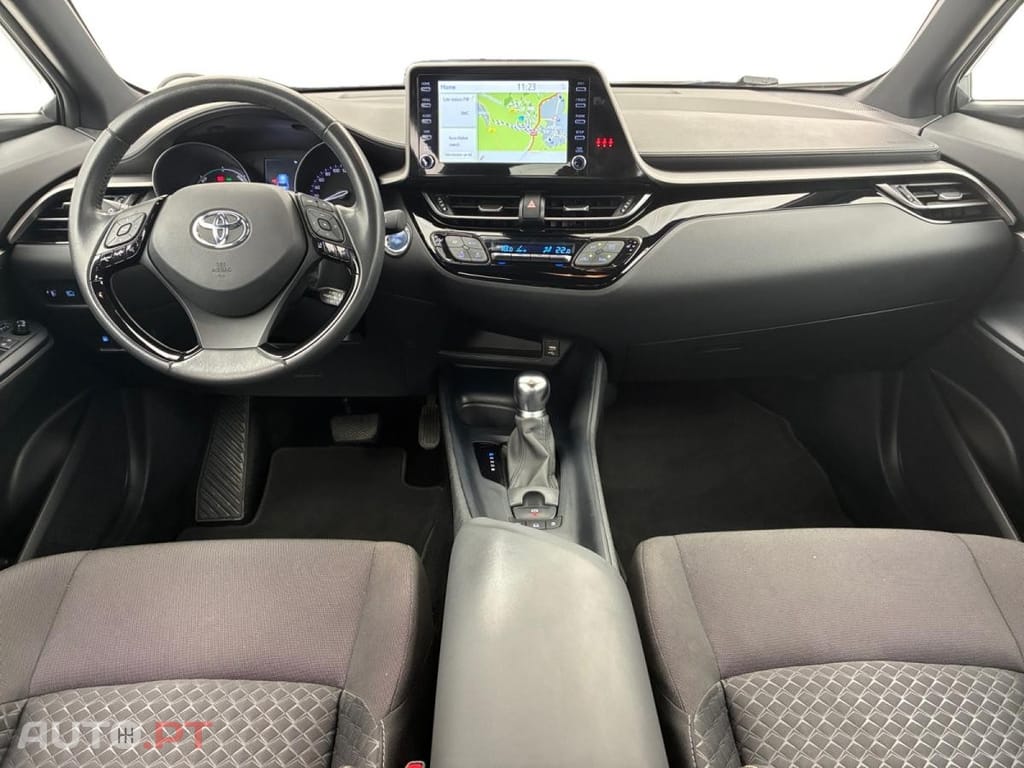 Toyota C-HR 1.8 Hybrid Dynamic Business Beyond