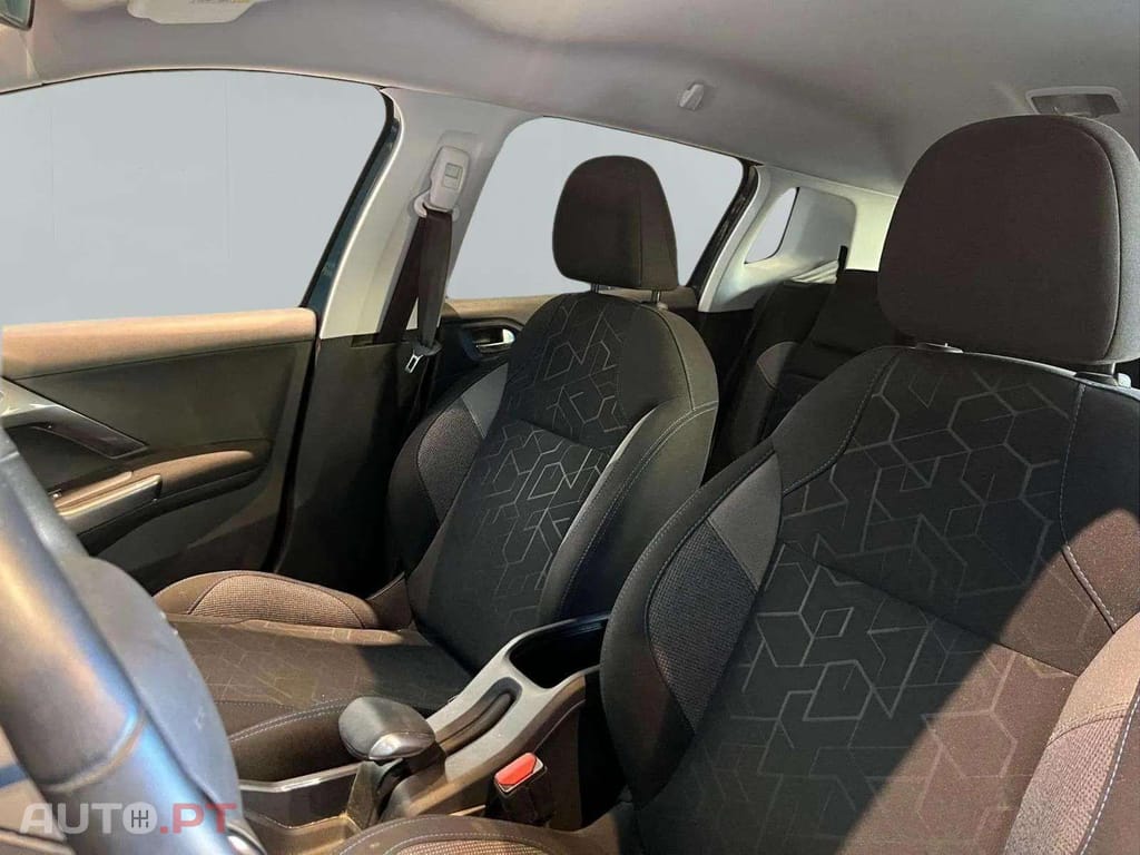 Peugeot 2008 1.2 e-VTi Style