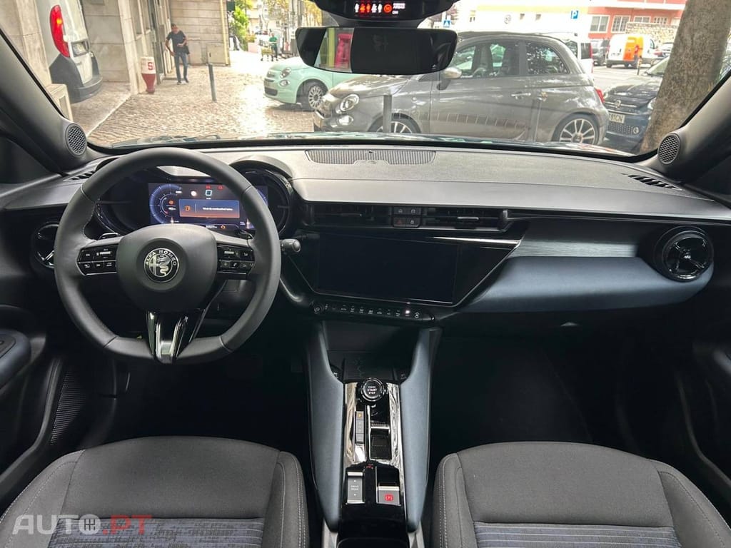 Alfa Romeo Junior 1.2 eDCT6
