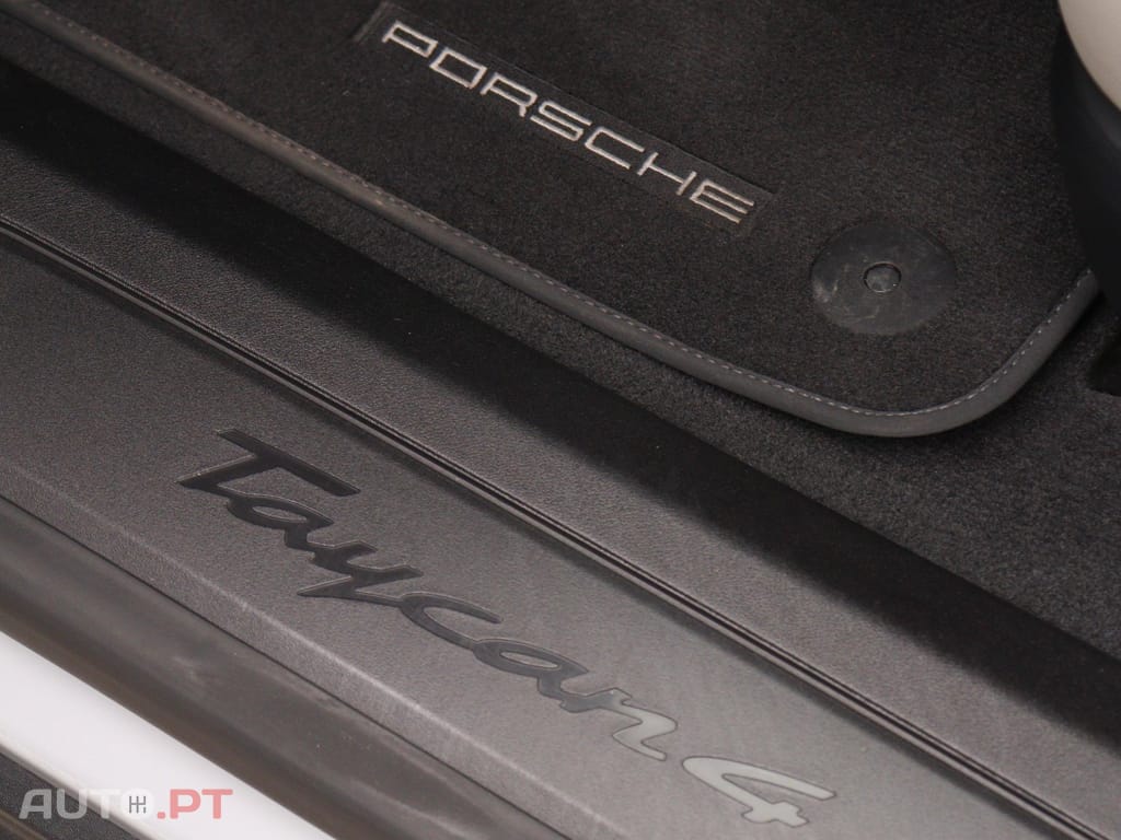 Porsche Taycan 4