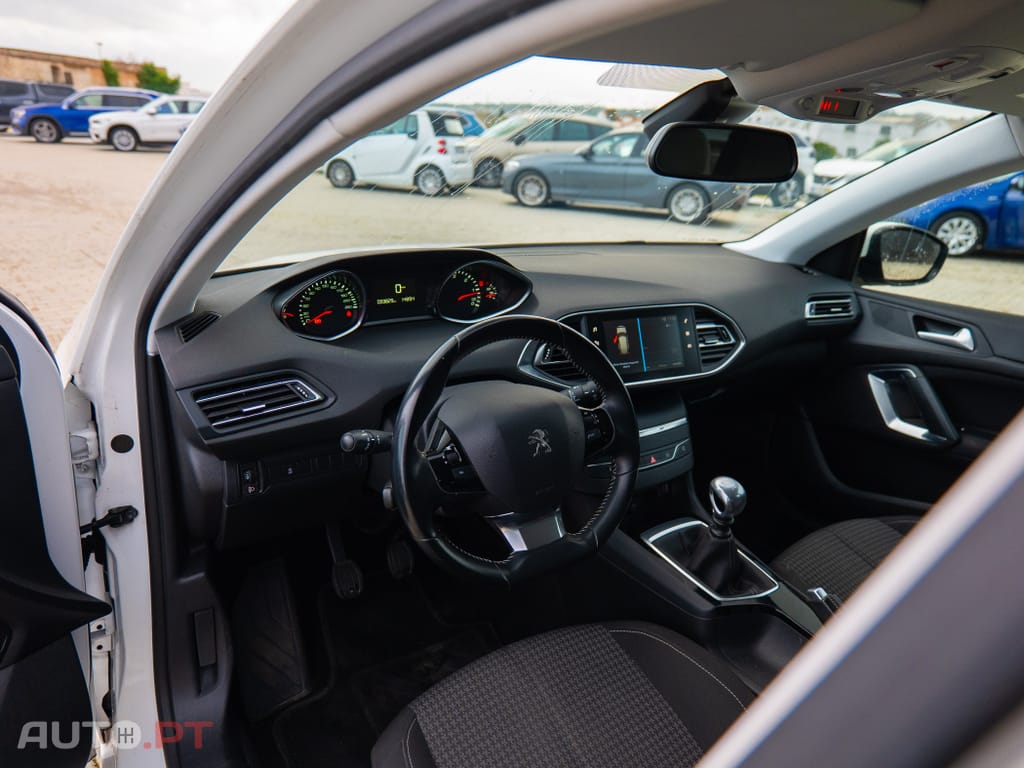 Peugeot 308 1.5 BlueHDi Business Line