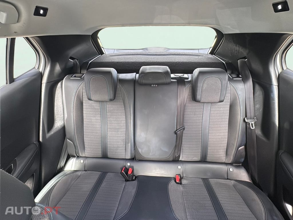 Peugeot 2008 1.5 BlueHDi Allure Pack