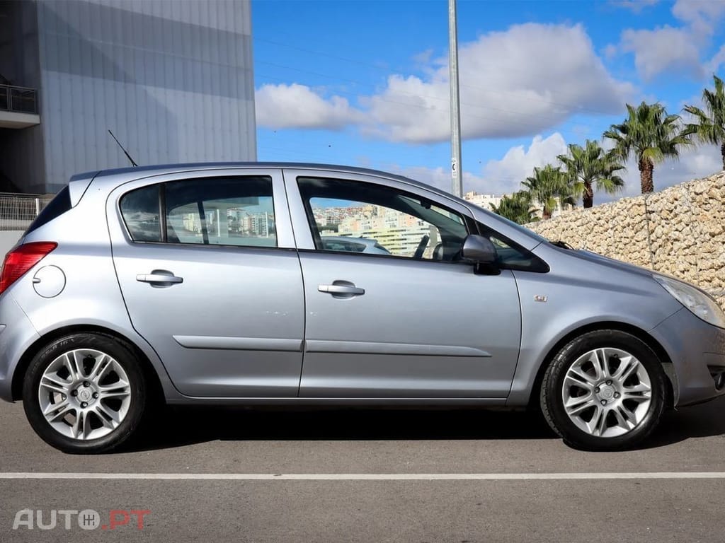 Opel Corsa 1.2 Enjoy Easytronic